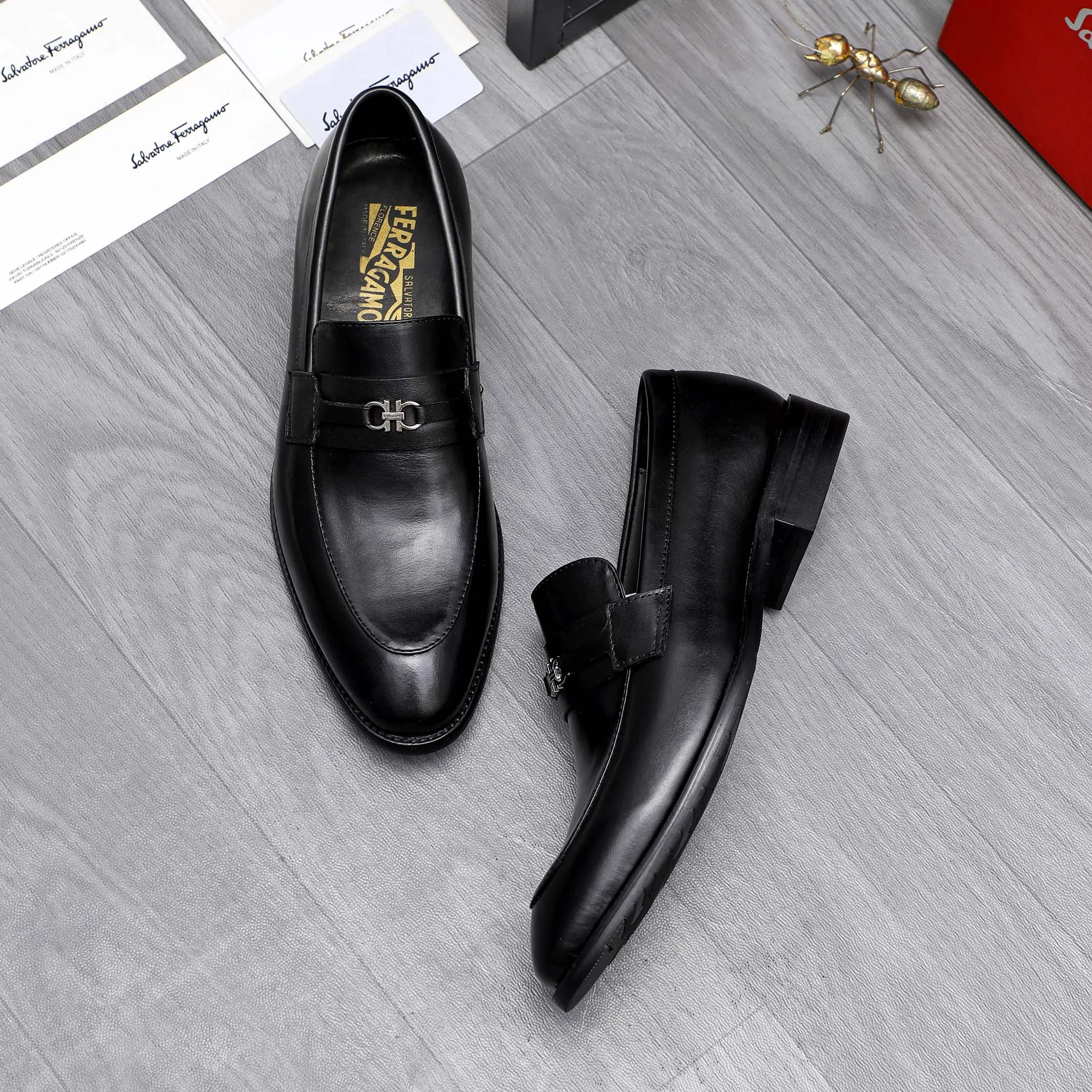 Men's shoes 💰480 Product trademark: Ferragamo " Ferragamo ] Business slip-on leather shoes Regular size: 39-44 Product materials: Selected high-quality cowhide upper, cowhide lining, original outsole